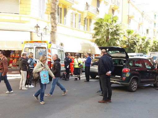 Ventimiglia: donna di 88 anni investita sulle strisce in via Roma, trasportata in ospedale a Bordighera