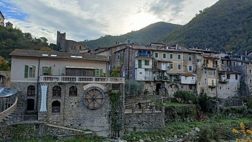 Entroterra, festa autunnale e castagnata a Isolabona (Foto)