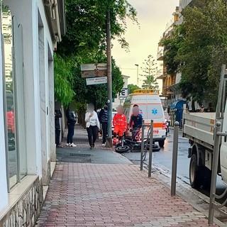 Sanremo: scontro auto-furgone questa mattina a San Martino, 17enne trasportato in ospedale (Foto)