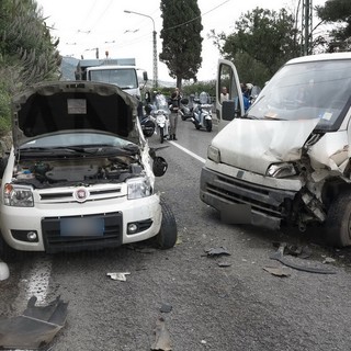 Ospedaletti: scontro tra un furgone ed una Panda all'altezza del Giunchetto, Aurelia bloccata per un'ora