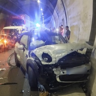 Incidente stamattina in galleria sulla A10 tra Bordighera e Ventimiglia: nessun ferito ma traffico in tilt (Foto)
