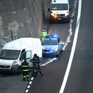 Sanremo: fumo dal motore di un furgone, danni limitati e nessun ferito sull'Autostrada dei Fiori (Foto)