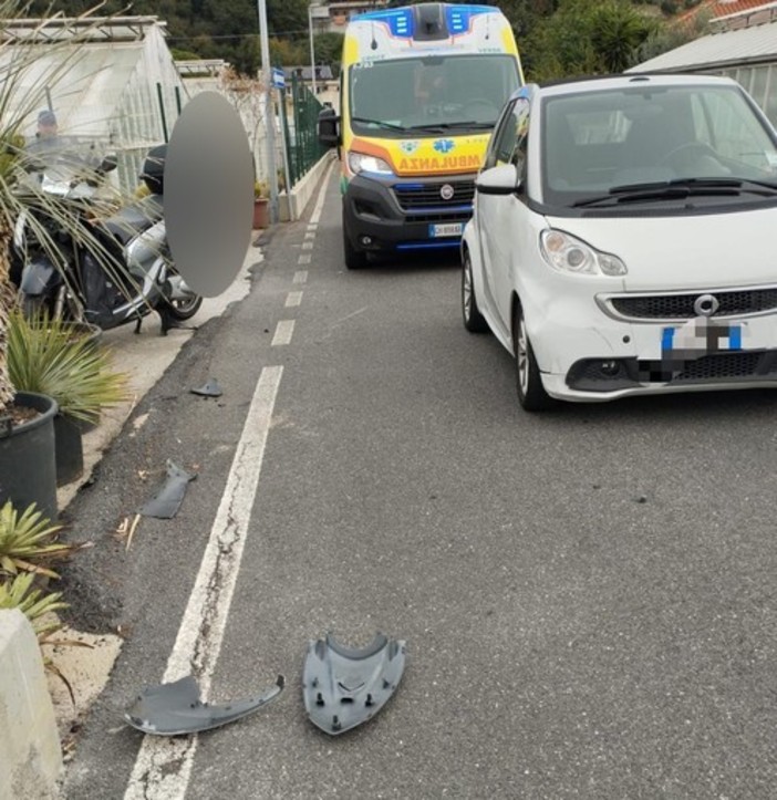 Incidente tra scooter e auto in via 2 Giugno a Camporosso: ferito un 29enne