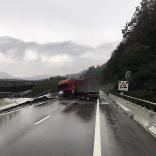 Incidente sull'Autostrada A 6 tra Ceva e Millesimo: coinvolto un Tir e problemi alla circolazione verso la Liguria (Foto)