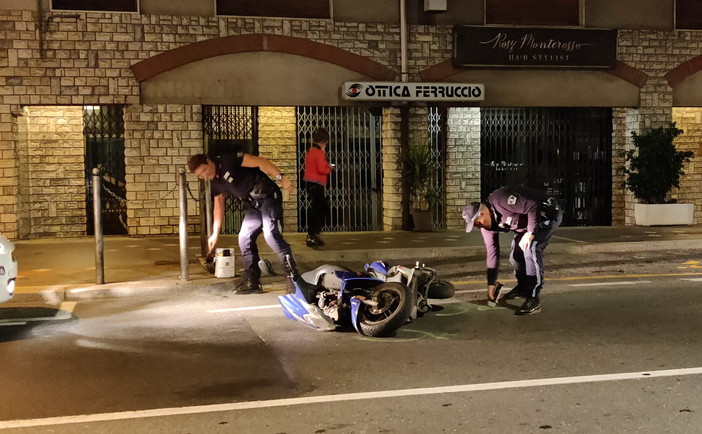 Sanremo: cade con lo scooter a San Martino e dice di essere stato speronato da un mezzo 'pirata' (Foto)