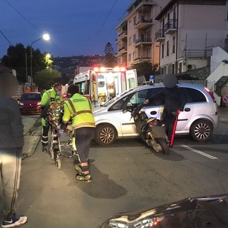 Sanremo: scontro tra uno scooter e un'auto in corso Marconi, 30enne portato in ospedale (Foto)