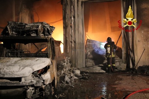 Incendio alla 'Marr' di Taggia, il sindaco Conio: “C'è grande timore, sono preoccupato”
