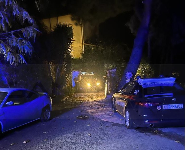 Ventimiglia: incendio stanotte in un'abitazione sulla via Romana, anziano ferito e muore il suo cane (Foto)