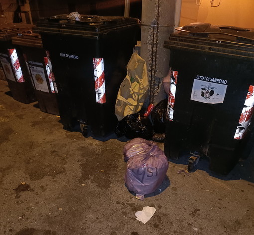 Sanremo: conferimento selvaggio dell'immondizia in via Borea, la protesta di un lettore (Foto)