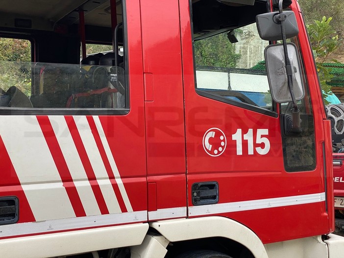Ventimiglia: incendio in un canneto sul fiume Roya, intervento dei Vigili del Fuoco