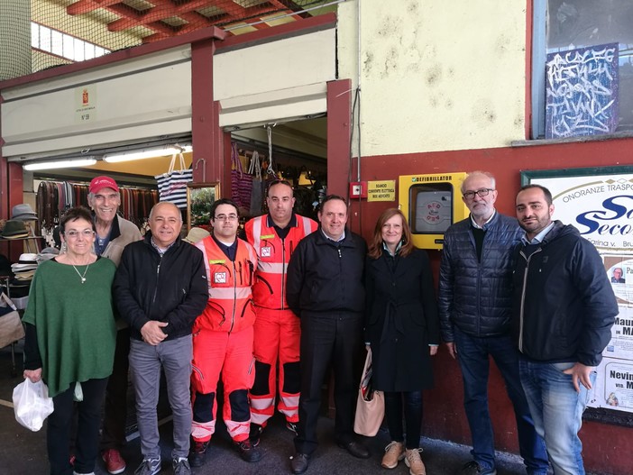 Ventimiglia: installato un nuovo defibrillatore al mercato coperto grazie al progetto 'Cuore Verde'