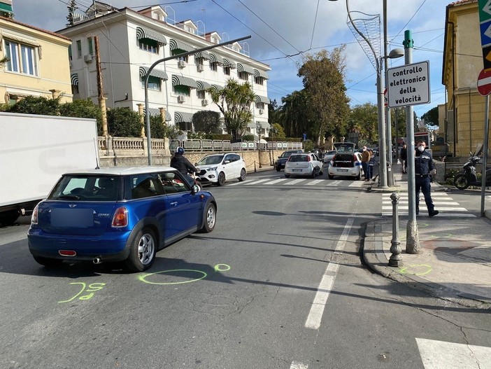 Sanremo: scontro tra un'auto e uno scooter in corso Cavallotti, ferito il centauro poi portato in ospedale