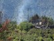 Incendio boschivo in atto tra Camporosso e Dolceacqua: in azione Vigili del Fuoco, volontari ed elicottero