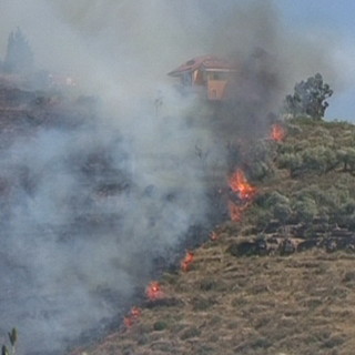 Imperia: alle 13.30, divampato un incendio tra Moltedo e Monte Grazie