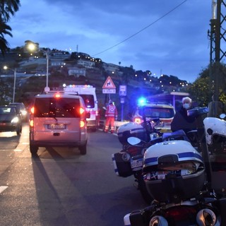 Sanremo: perde il controllo dello scooter salendo in via Val d'Olivi, 65enne in gravi condizioni a Pietra Ligure (Foto)