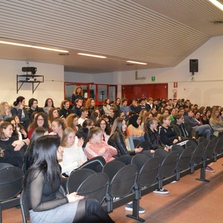 Ventimiglia: l'attore e comico Daniele Raco insieme a Ioculano e Malivindi al Liceo per parlare di ludopatia (Foto e Video)