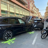 Sanremo: scontro tra due auto in via Roma, mobilitazione di soccorsi e traffico in tilt (Foto)