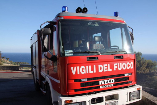 Lingueglietta: piccolo incendio di sterpaglie in mattinata, intervento di Vigili del Fuoco e Volontari