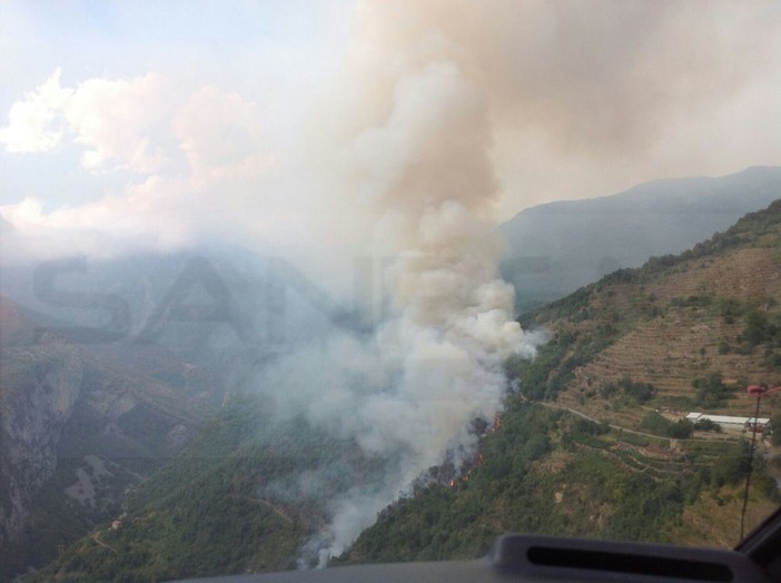 Triora: incendio doloso partito dalla strada dell'ex cava, fiamme spente ed ora via alla bonifica (Foto e Video)