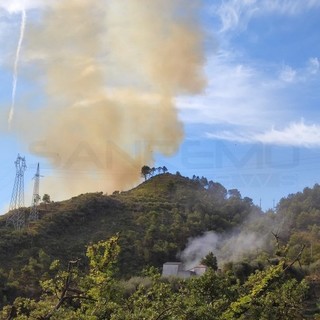 Ventimiglia, incendio boschivo a Villatella: continua il monitoraggio