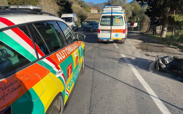 Camporosso: scontro auto-moto in corso Italia, 20enne ferito e portato in ospedale (Foto)
