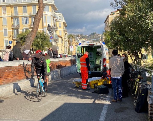 Sanremo: lieve incidente questa mattina sulla ciclabile, donna investita da un ciclista (Foto)