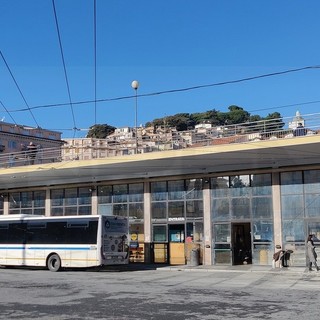 Sanremo: finalmente la pensilina dell'autostazione è stata sistemata, terminati i lavori sul solettone (Foto)