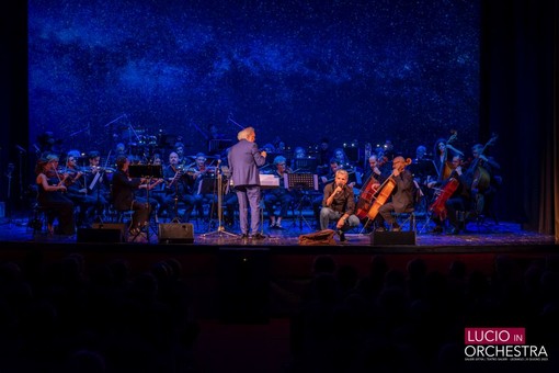 Le note di Lucio Dalla risuonano al Teatro Ariston con “Lucio in orchestra”