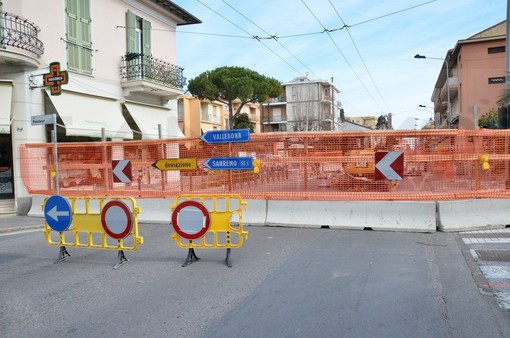 Bordighera: cede una parte del terreno, chiuso parte del transito ai pedoni vicino al rio Borghetto