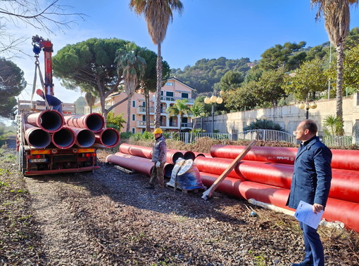 Ad Andora posa delle condotte dell’acquedotto per il collegamento con il nuovo Roya, seguiranno Cervo e San Bartolomeo