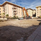 Bordighera, continuano i lavori per la costruzione del condominio “Savoy”: divieto di transito e di sosta in corso Italia