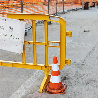 Sanremo: parcheggio di piazza Eroi, spunta un cartello di chiusura ma la via pedonale è aperta (Foto)