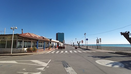 Notte blu a Vallecrosia, scattano i divieti di sosta e transito sul lungomare