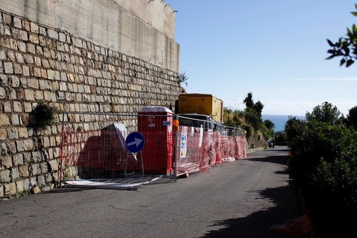 Il cantiere per l'ampliamento del cimitero di Bussana Vecchia