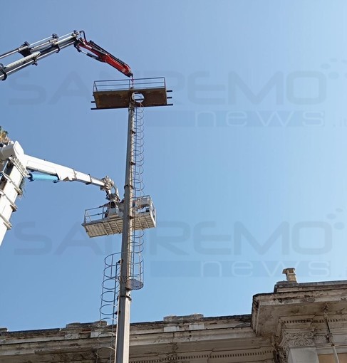 Sanremo: smontate in una settimana le 'torri faro' dello stadio comunale, ora è nuovamente agibile (Foto)
