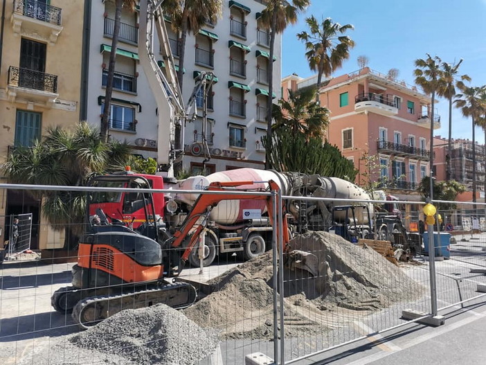 Bordighera: l'annuncio del Sindaco, entro l'inizio di giugno terminerà il cantiere di piazza della Stazione (Foto)