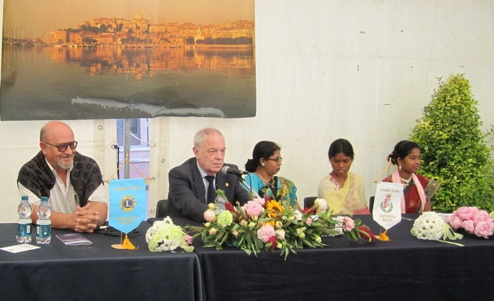 Il service del Lions Club Imperia Host, nel corso della 'Fiera del Libro' ha raccolto 7.500 euro