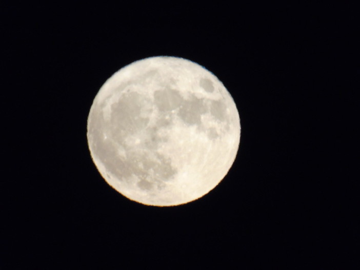 Questa sera, meteo permettendo, occhi puntati al cielo per ammirare la Luna piena del &quot;raccolto&quot;