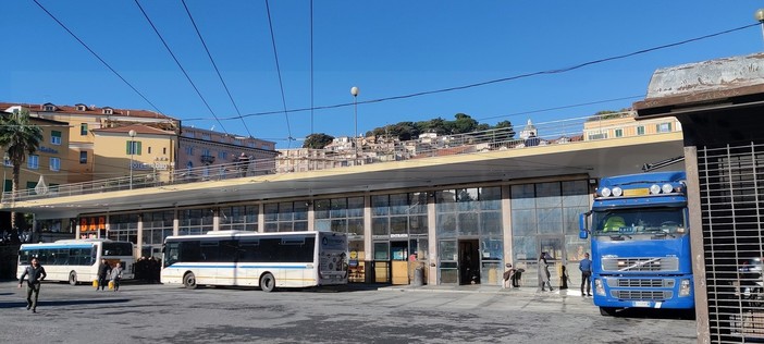Sanremo: finalmente la pensilina dell'autostazione è stata sistemata, terminati i lavori sul solettone (Foto)