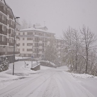 Ha smesso di nevicare sulla SS20: ora il transito è regolare, ma montagne 'invernali'