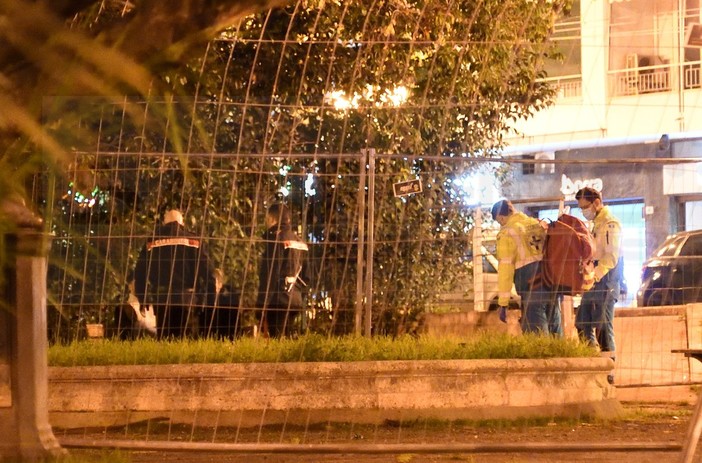 Sanremo: lite tra fidanzatini questa sera ai giardinetti di corso Trento Trieste, intervento di Polizia e Carabinieri (Foto)