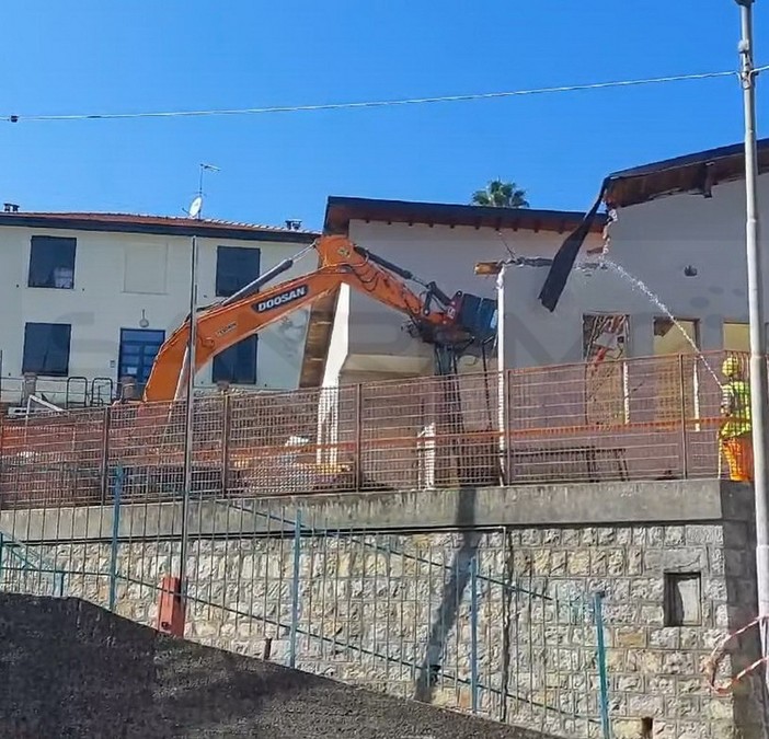 Sanremo: al via i lavori di demolizione della scuola 'Goretti', un progetto da 2 milioni di euro (Foto e Video)