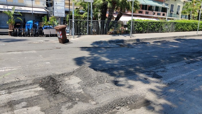 Sanremo: lavori in via Nino Bixio, Confcommercio &quot;Dovevano essere fatti un mese fa, ora chi paga?&quot;