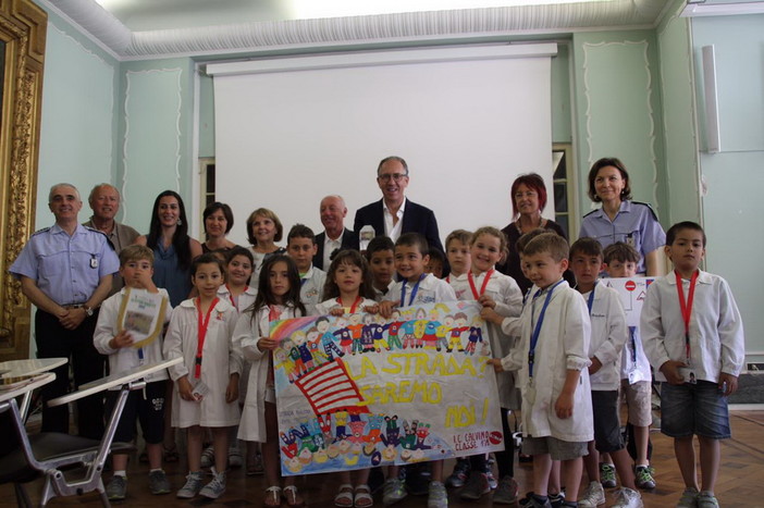 Sanremo: questa mattina in comune gli alunni premiati per il progetto di educazione stradale 'La Strada Maestra' (Foto e Video)