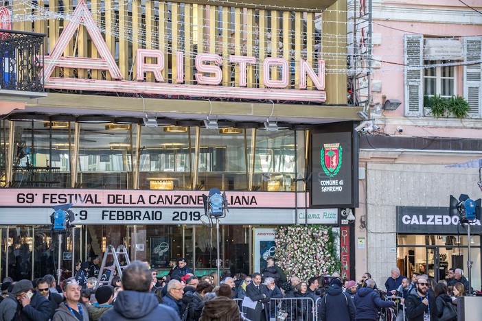 Sanremo2019: in città si respira già aria di Festival. E' iniziata la 'preparazione' per la settimana della kermesse canora - Gallery Fotografica