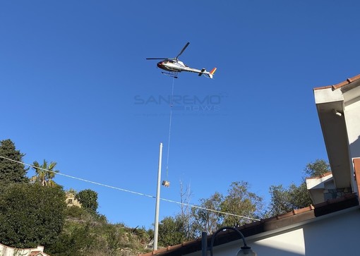 L'elicottero in azione a Bussana