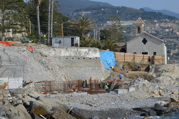 Bordighera: sopralluogo del sovrintendente Gambaro al cantiere della Rotonda di Sant'Ampelio, i lavori proseguono come da cronoprogramma