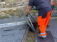 Ventimiglia: proseguono le opere di manutenzione e potatura in città, oggi interventi in via Caduti del Lavoro (Foto)