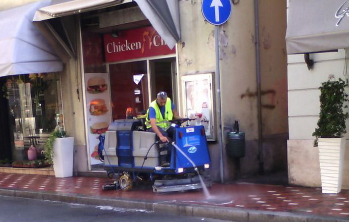 Bordighera: pulizia dei marciapiedi, il Consigliere Ramoino &quot;Giusto farlo ma non alle 9 del mattino&quot;