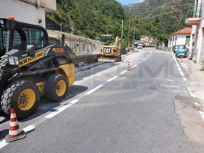 Badalucco: tubazione tranciata durante i lavori per la fibra ottica, tutto il paese senza gas (Foto)